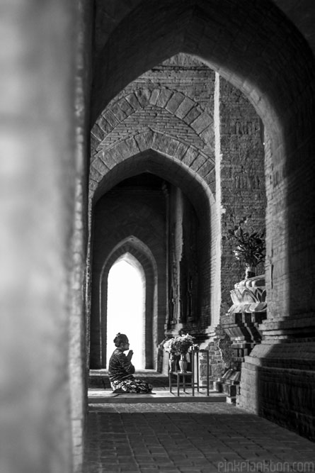 Burmese lady praying in temple in Bagan