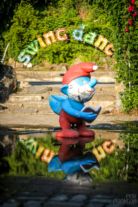 abandoned smurf statue at Yongma Land in Seoul