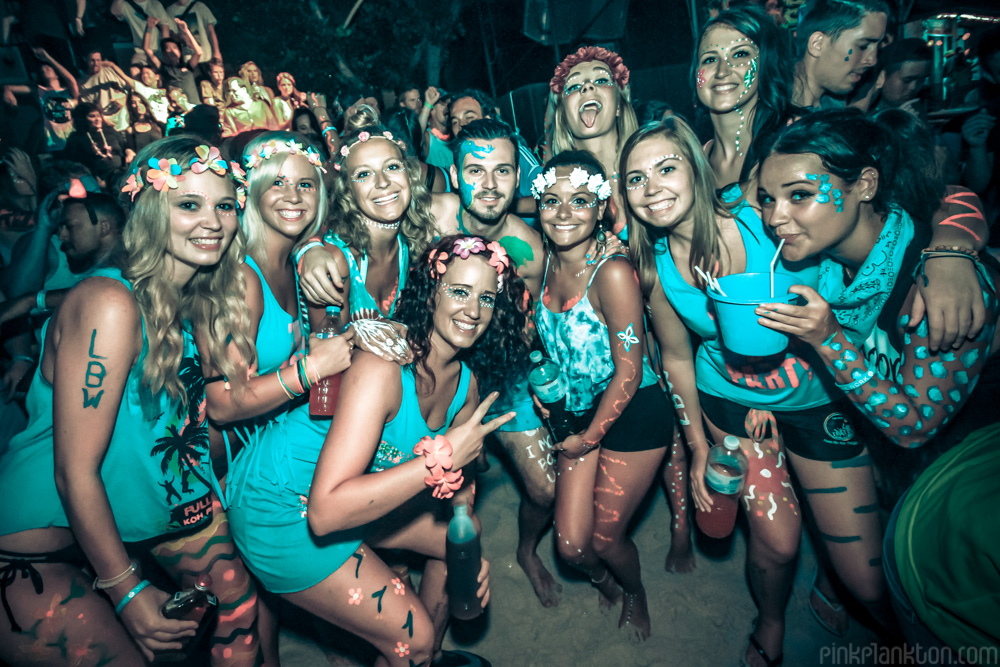 full moon party group photo