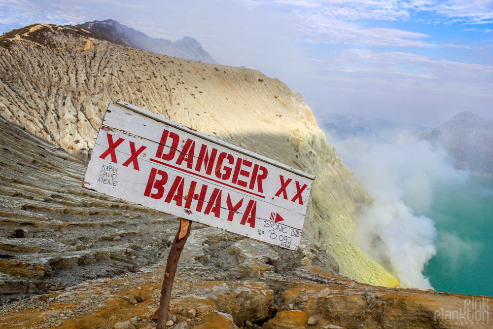 Kawah Ijen danger sign