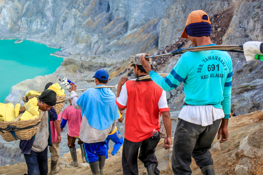 Kawah Ijen sulfur miners