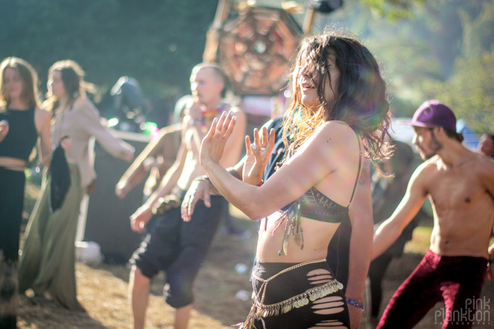 girl dancing on dancefloor