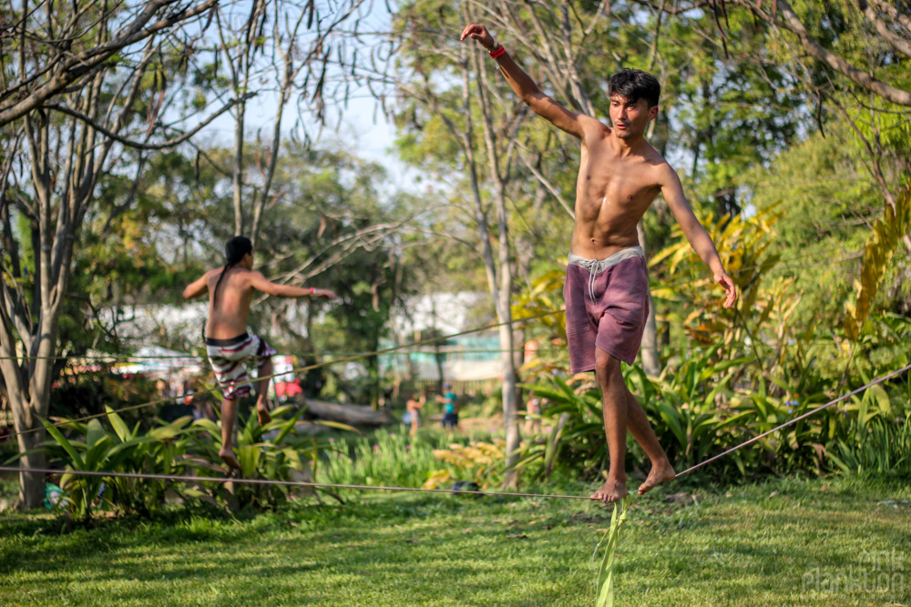 Festival Ometeotl man slacklining