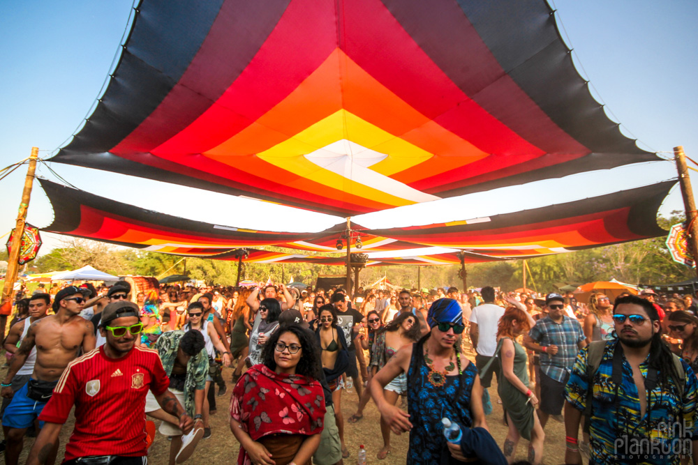 Festival Ometeotl main stage people dancing