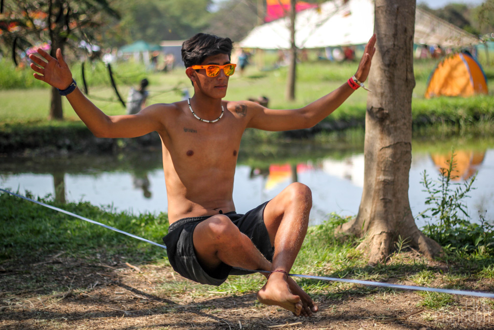 Festival Ometeotl man slacklining