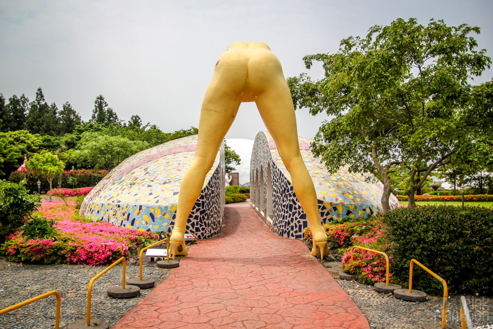 girls legs at Love Land in South Korea