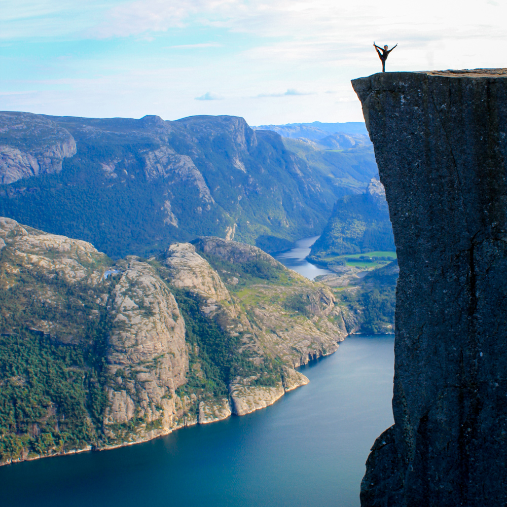 Vandring in Norway: Preikestolen and Kjeragbolten | Pink Plankton