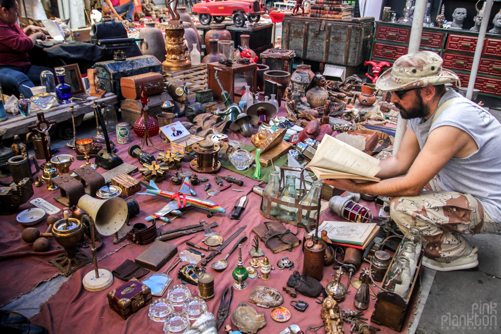 antique store in Mercado La Lagunilla in Mexico City