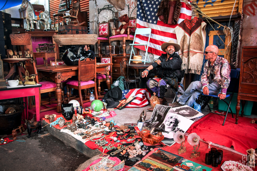 antique store in Mercado La Lagunilla in Mexico City