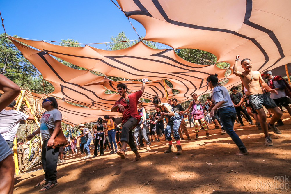 crowd dancing at Festival Psycristrance