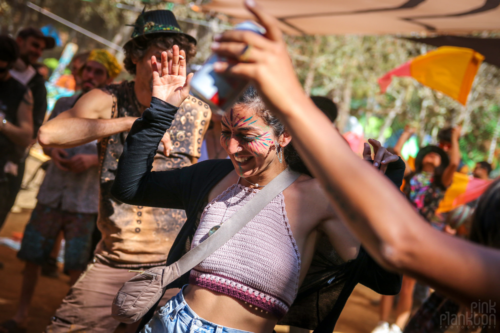 girl dancing at Festival Psycristrance