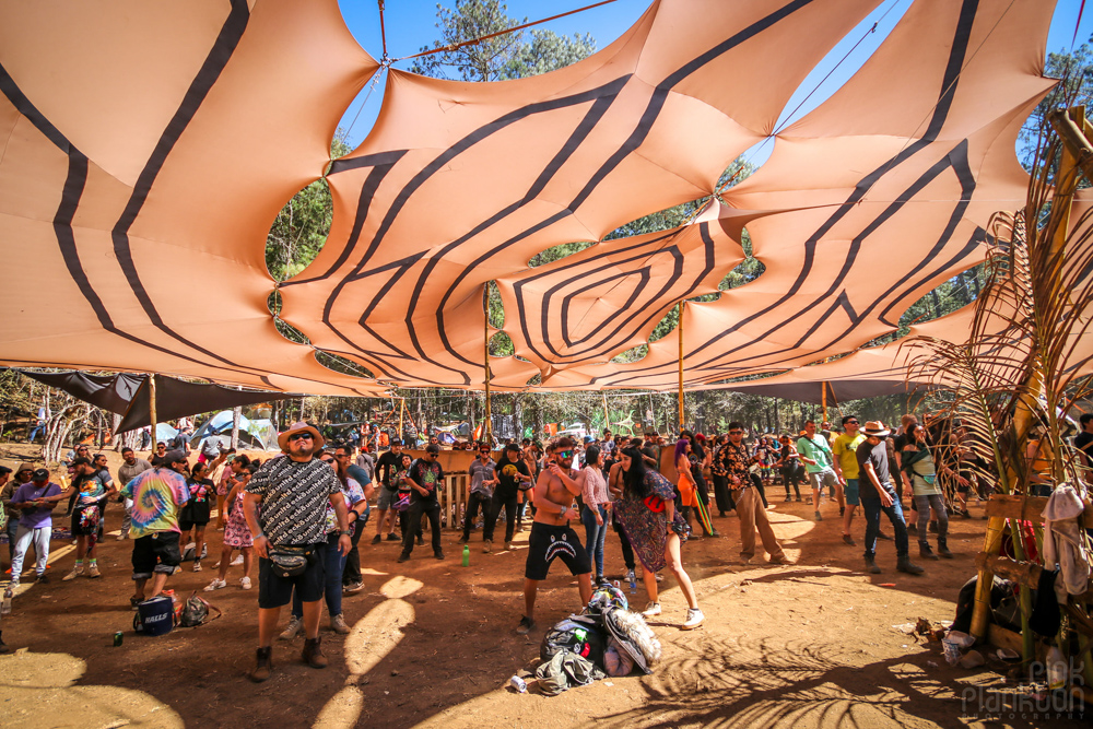 crowd dancing at Festival Psycristrance