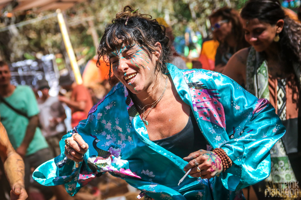 girl dancing at Festival Psycristrance