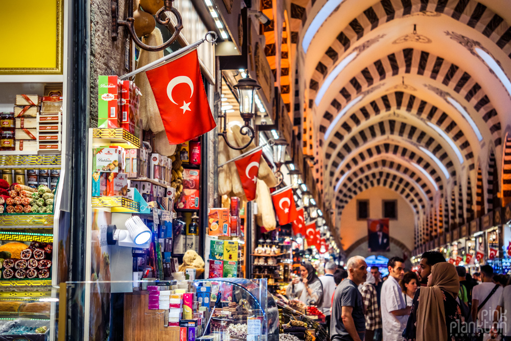 Turkish flags at the Istanbul Spice Bazaar