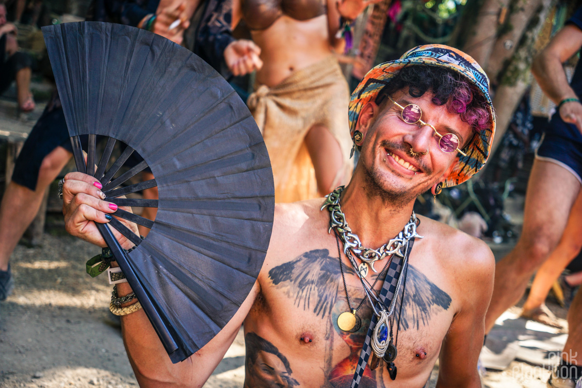 Man with fan at Modem Festival