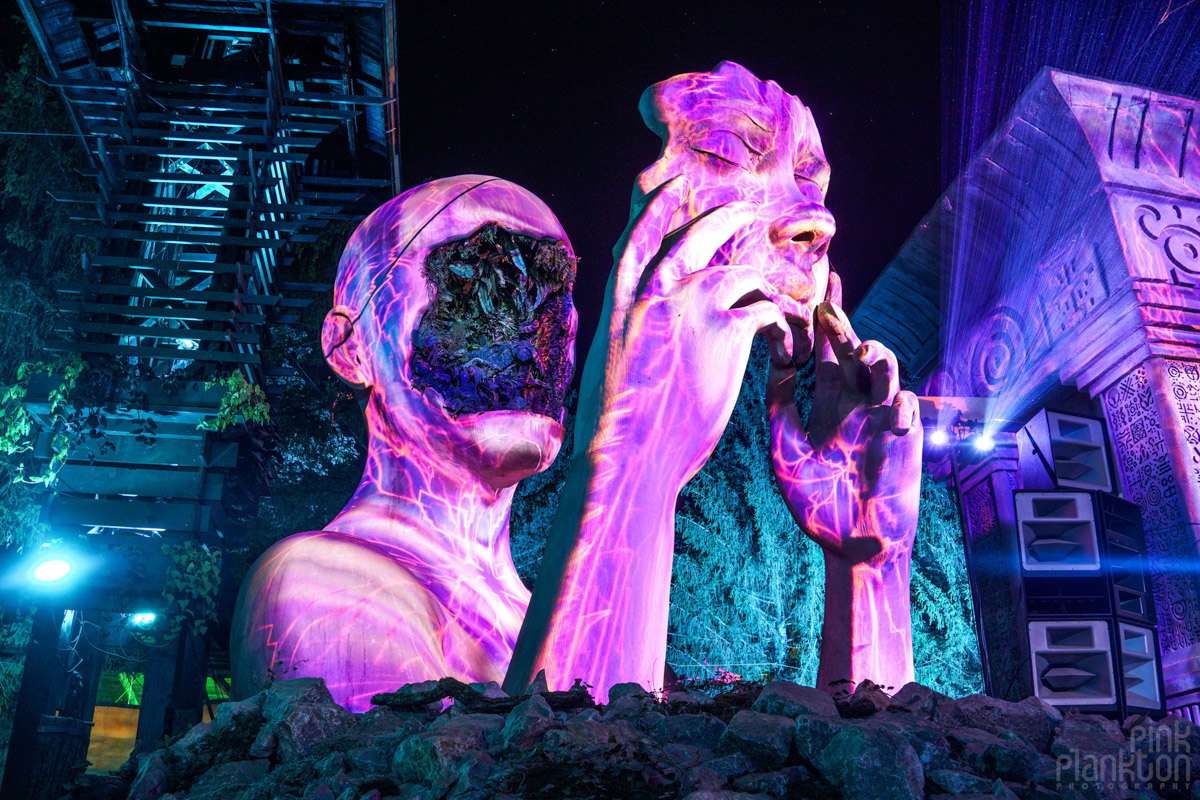 Daniel Popper face sculpture with 3D projection mapping at the Swamp Stage at Modem Festival