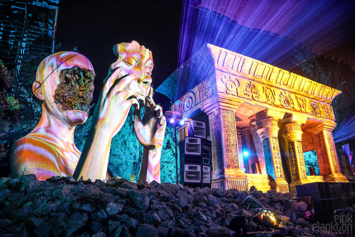 Daniel Popper face sculpture and temple with 3D projection mapping at the Swamp Stage at Modem Festival