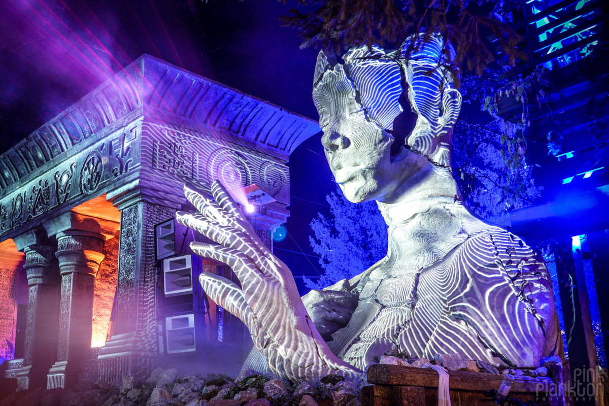 Daniel Popper face sculpture with 3D projection mapping at the Swamp Stage at Modem Festival