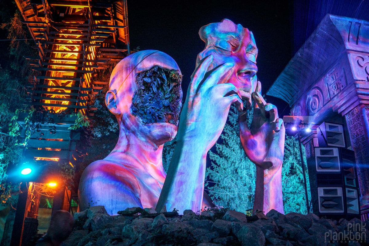 Daniel Popper face sculpture with 3D projection mapping at the Swamp Stage at Modem Festival